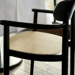 118 FV Armlehnstuhl mit Rohrgeflecht