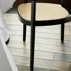 118 FV Armlehnstuhl mit Rohrgeflecht