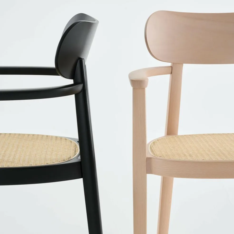 118 FV Armlehnstuhl mit Rohrgeflecht