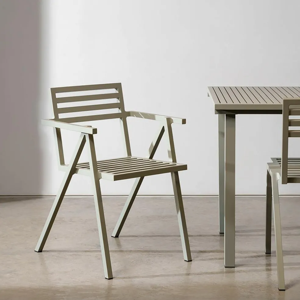 19 Outdoors Armlehnstuhl stapelbar