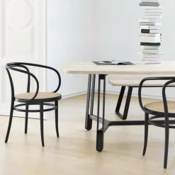 209 R Bugholz-Armlehnstuhl mit Rohrgeflecht