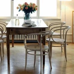 209 R Bugholz-Armlehnstuhl mit Rohrgeflecht