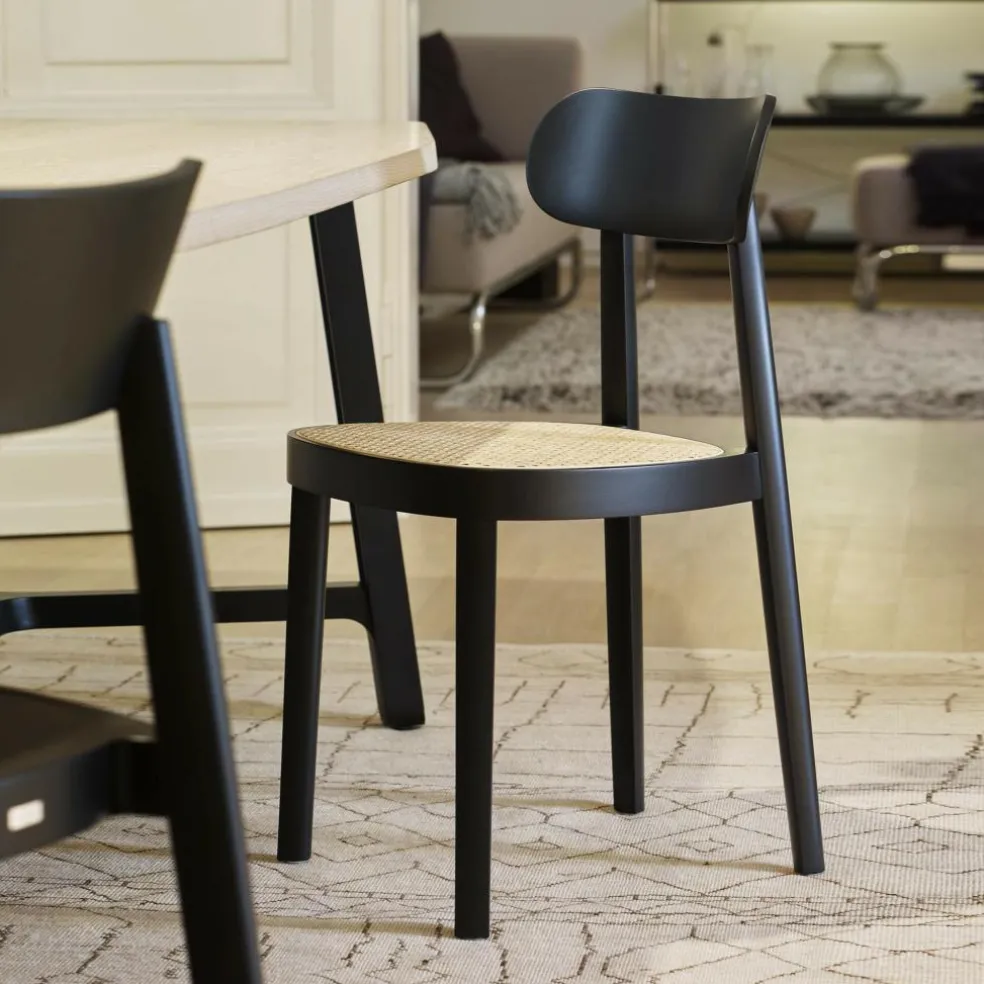 118 Stuhl mit Rohrgeflecht