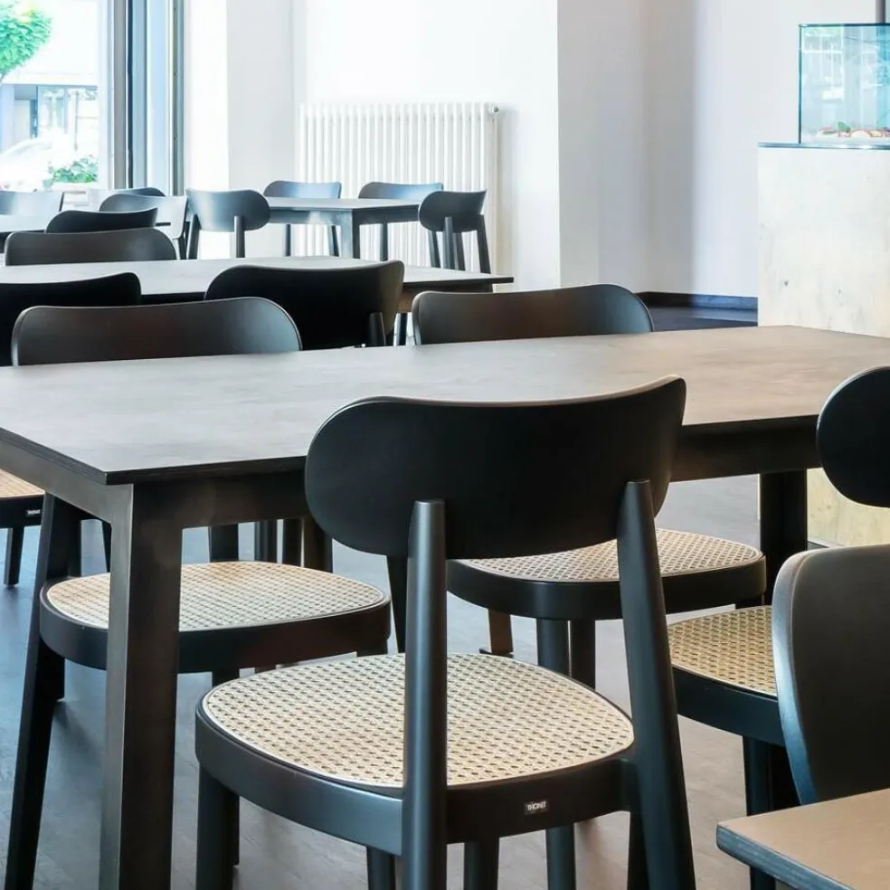 118 Stuhl mit Rohrgeflecht