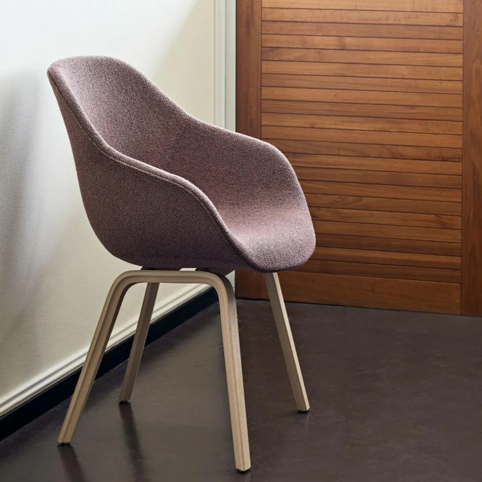 About a Chair 123 Armlehnstuhl