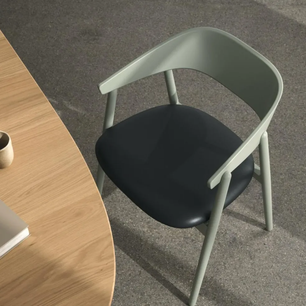 AC2 Armlehnstuhl PU-Leder Gestell Buche