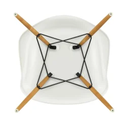 Aktionsset Eames Plastic Armchair DAW + Lammfell gratis