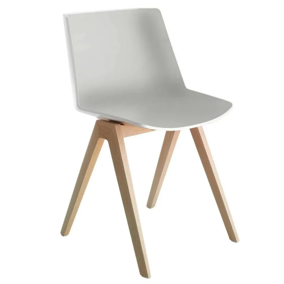 Aïku Stuhl mit Beinen aus Eiche