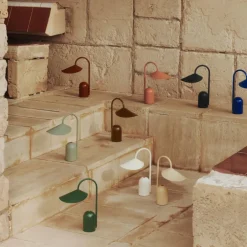 Arum Portable Tischleuchte mit Akku