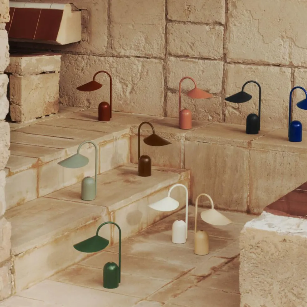 Arum Portable Tischleuchte mit Akku