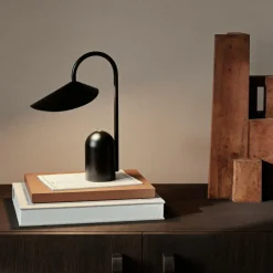 Arum Portable Tischleuchte mit Akku