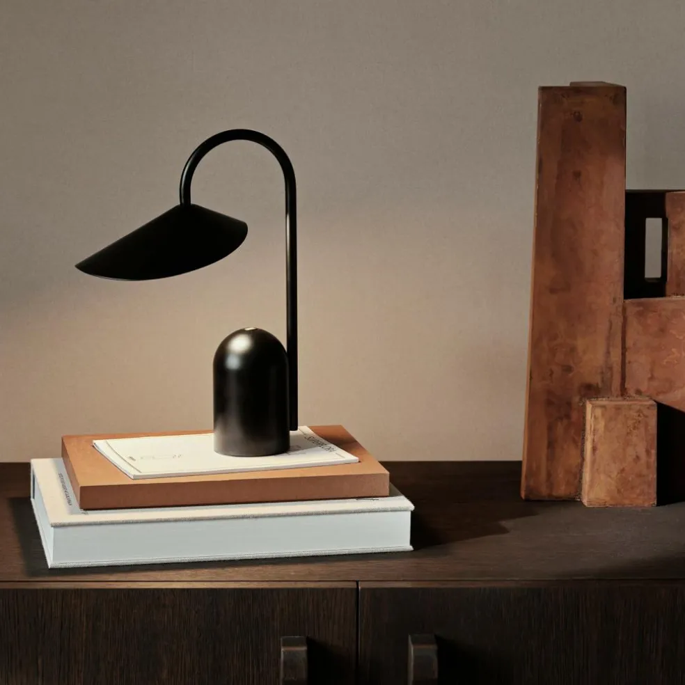 Arum Portable Tischleuchte mit Akku