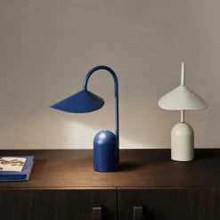 Arum Portable Tischleuchte mit Akku