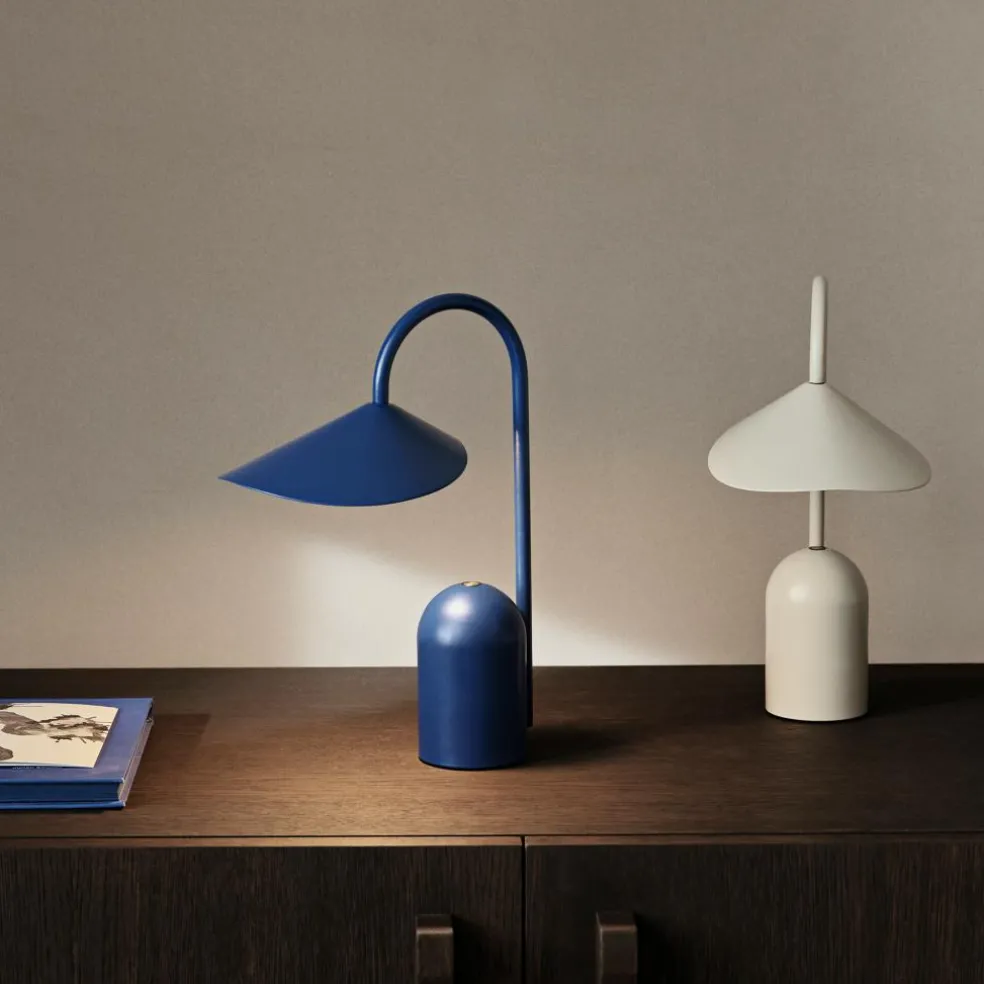 Arum Portable Tischleuchte mit Akku