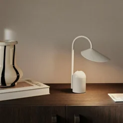 Arum Portable Tischleuchte mit Akku