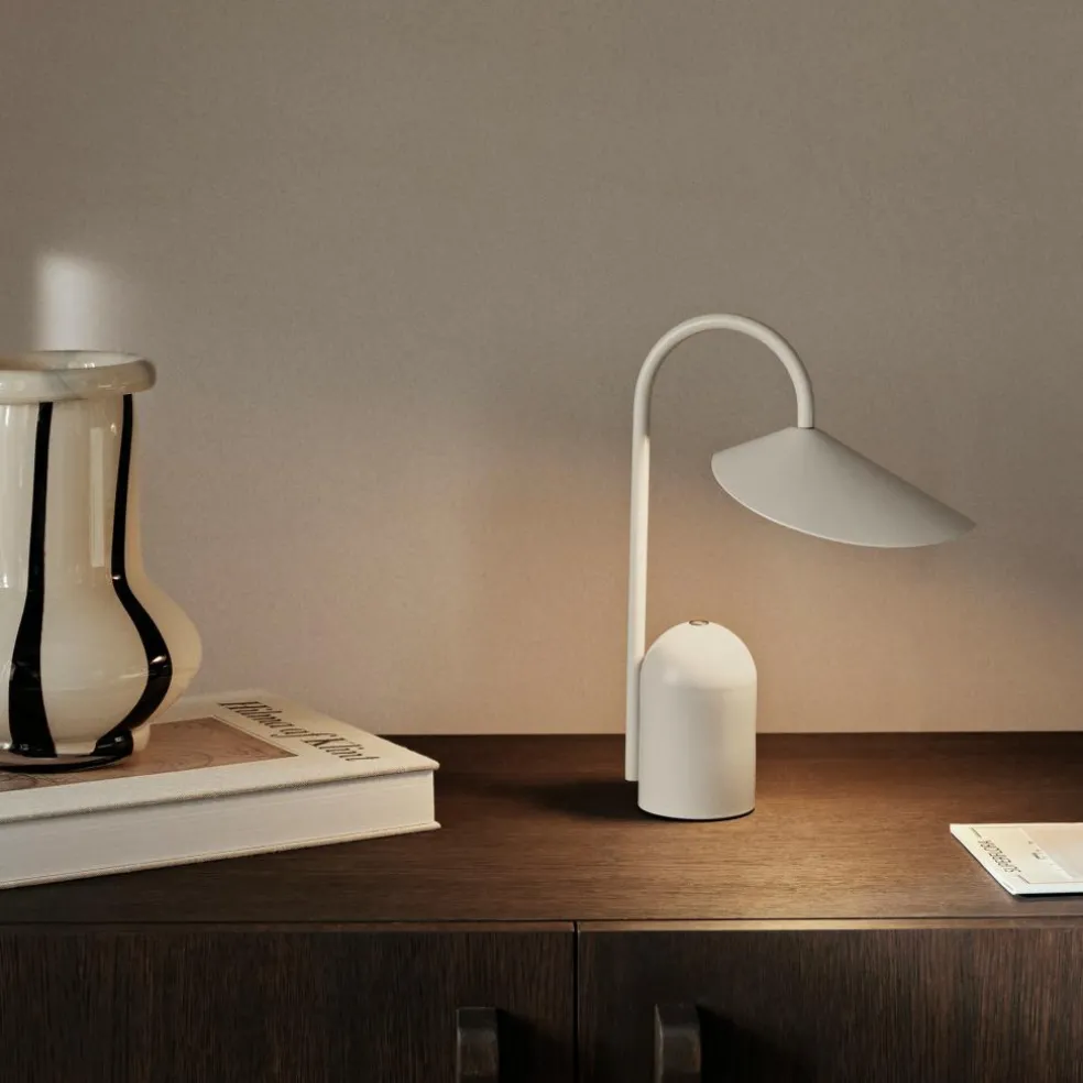 Arum Portable Tischleuchte mit Akku