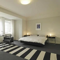 B 117 Nachttisch mit Schublade