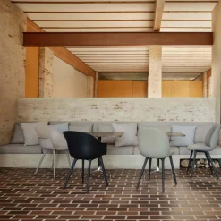 Bat Gartenarmlehnstuhl