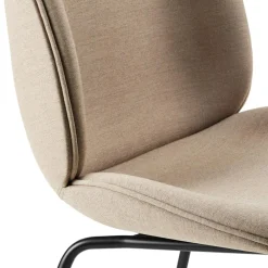 Beetle Schalenstuhl Vollpolsterung Gestell konisch