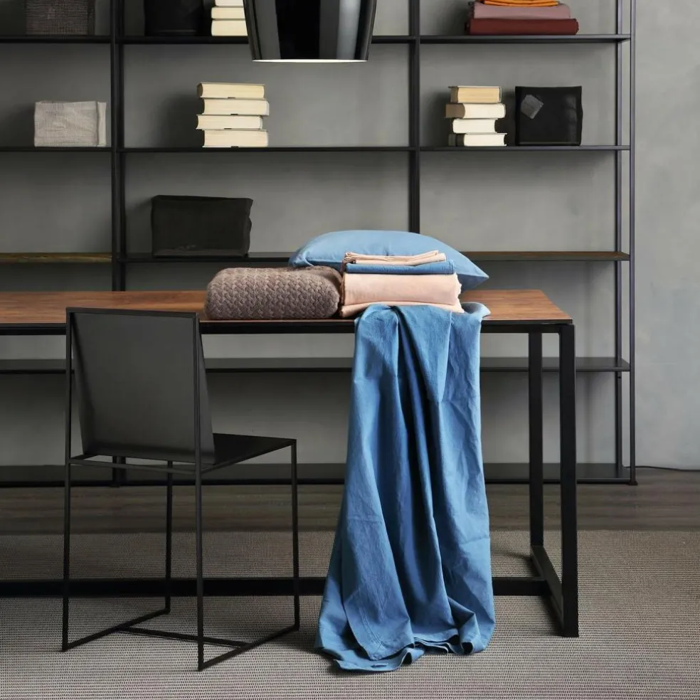 Big Brother Esstisch