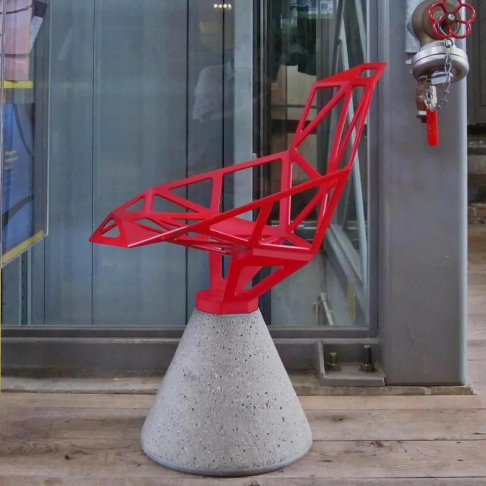 Chair One Drehstuhl Zementfuß