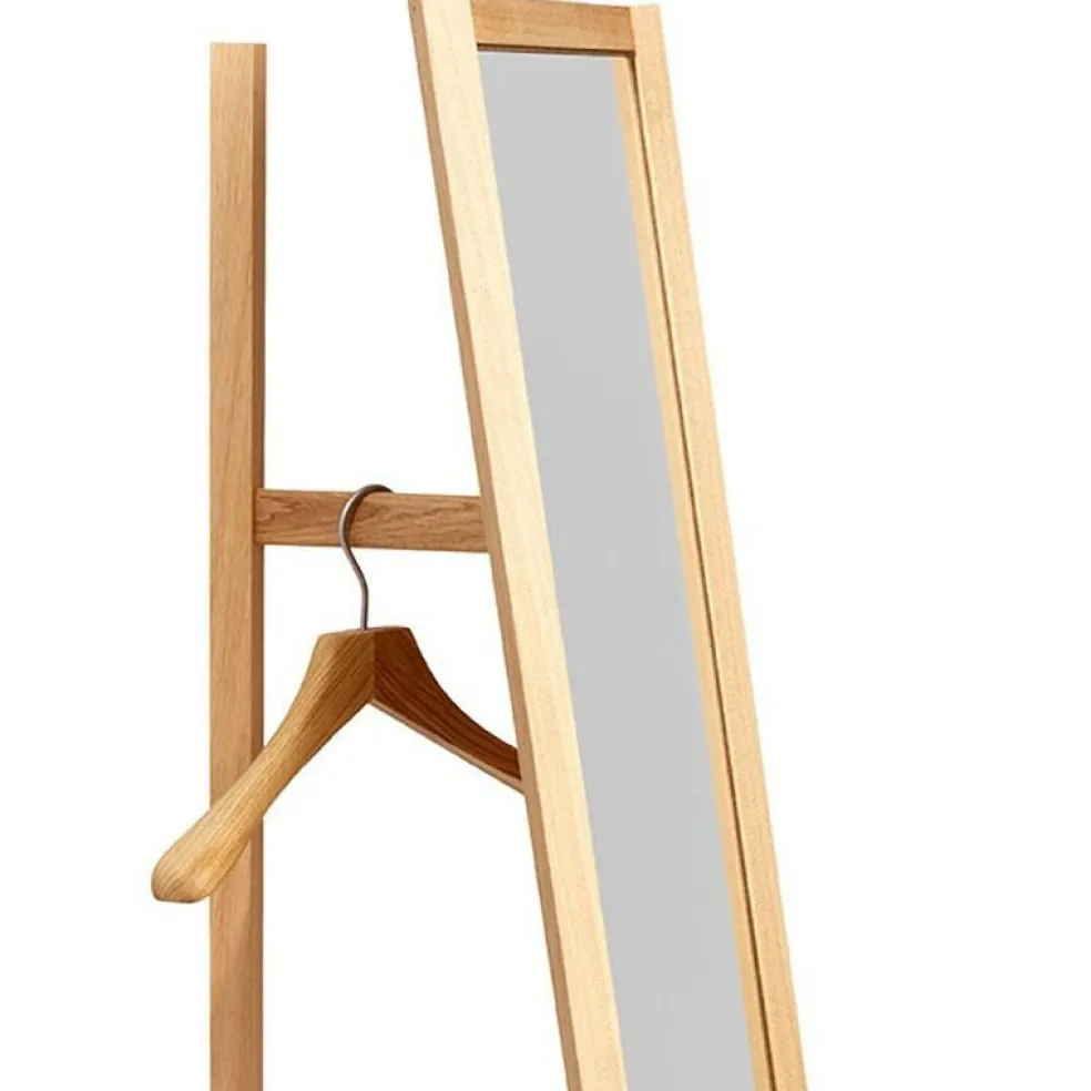 Club Garderobe mit Spiegel