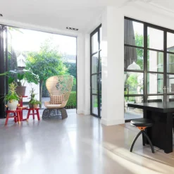 Common Comrades Merchant Beistelltisch