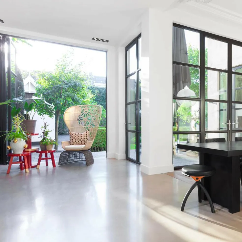 Common Comrades Merchant Beistelltisch