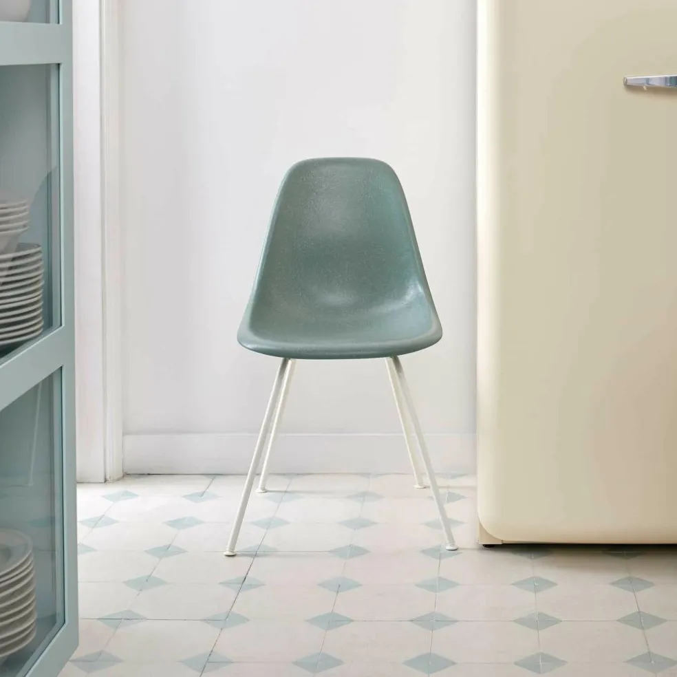 Eames Fiberglass Side Chair DSX Gestell weiß