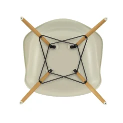 Eames Plastic Armchair DAW RE Gestell Esche