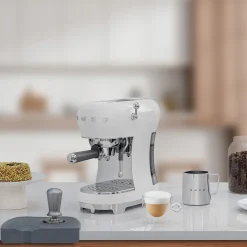 ECF02 Espresso Kaffeemaschine mit Siebträger Tritan™ Renew