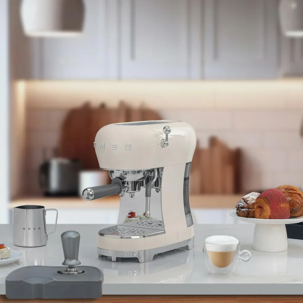 ECF02 Espresso Kaffeemaschine mit Siebträger Tritan™ Renew