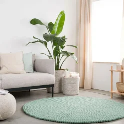 Fine Filzkugelteppich