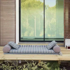 Garden Layers Small Roll Kissen