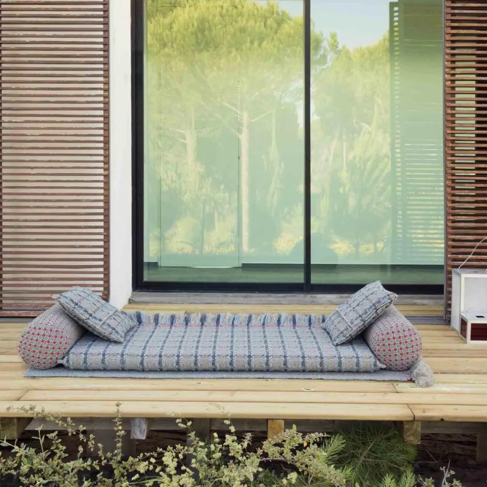 Garden Layers Small Roll Kissen