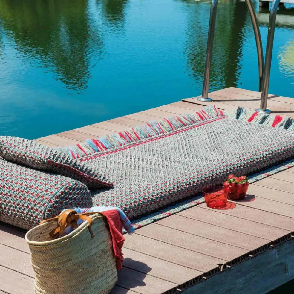 Garden Layers Small Roll Kissen