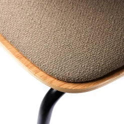 J182 Holmen Armlehnstuhl stapelbar gepolstert