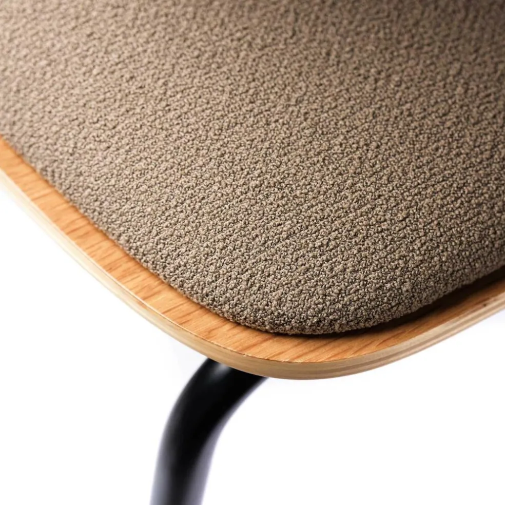 J182 Holmen Armlehnstuhl stapelbar gepolstert