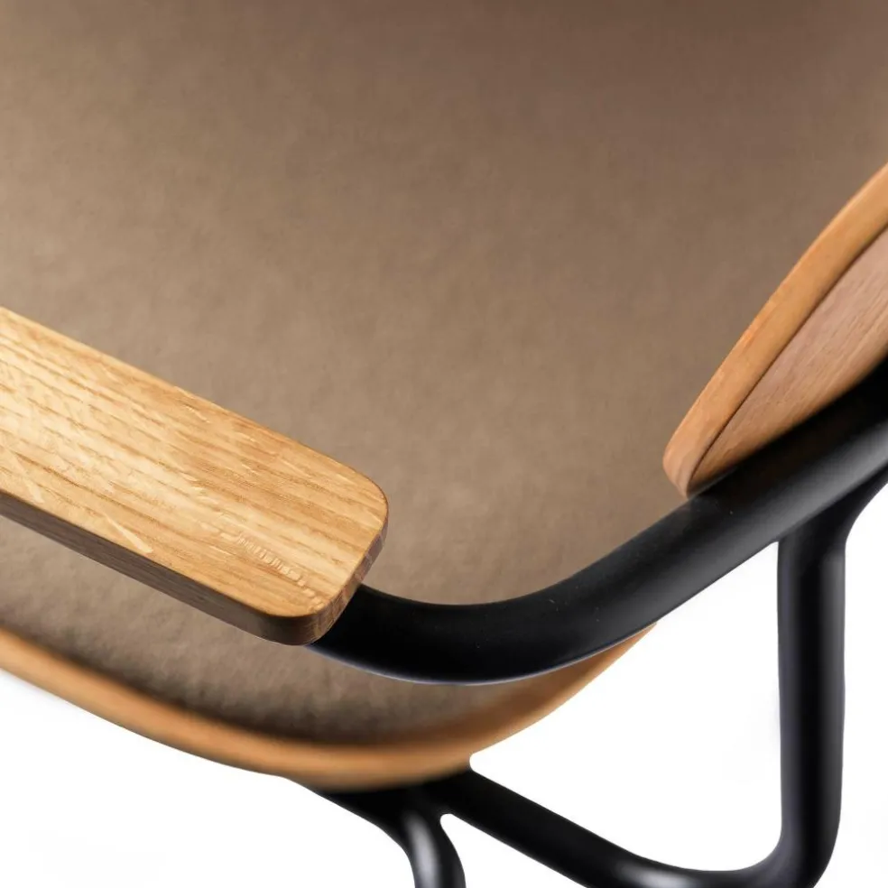 J182 Holmen Armlehnstuhl stapelbar gepolstert