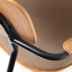 J182 Holmen Armlehnstuhl stapelbar gepolstert