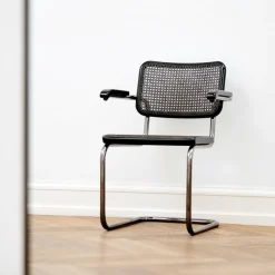 JS. THONET a personal Interpretation by Jil Sander S 64 V Serious Freischwinger Armlehnstuhl mit Rohrgeflecht