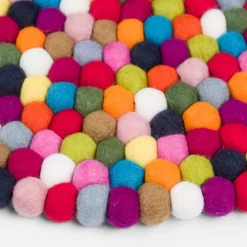 Lotte Filzkugelteppich