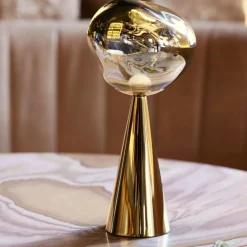 Melt LED Tischleuchte mit Akku