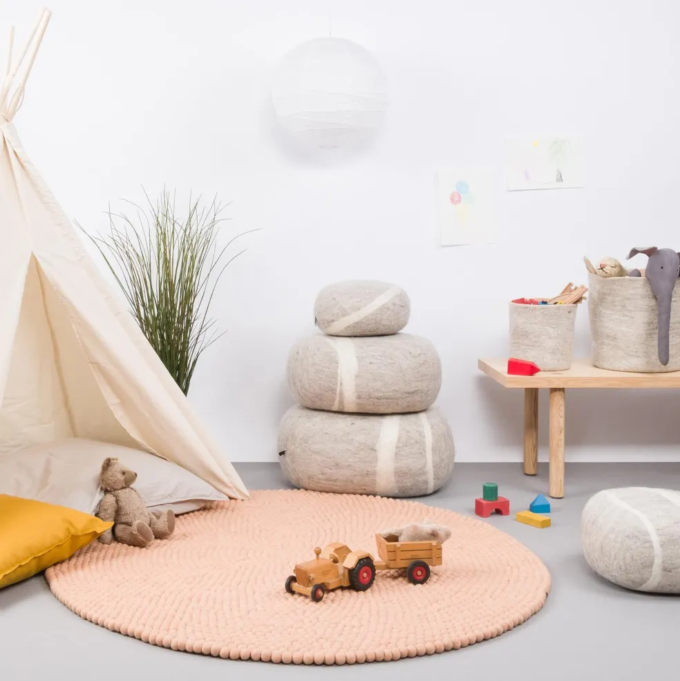 Merle Filzkugelteppich