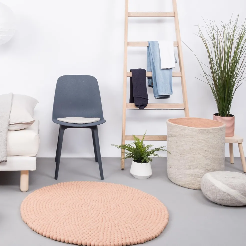 Merle Filzkugelteppich