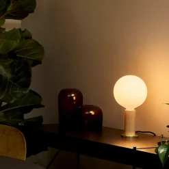 Oak Knuckle Tischleuchte + Sphere IV LED E27 8W Dim To Warm