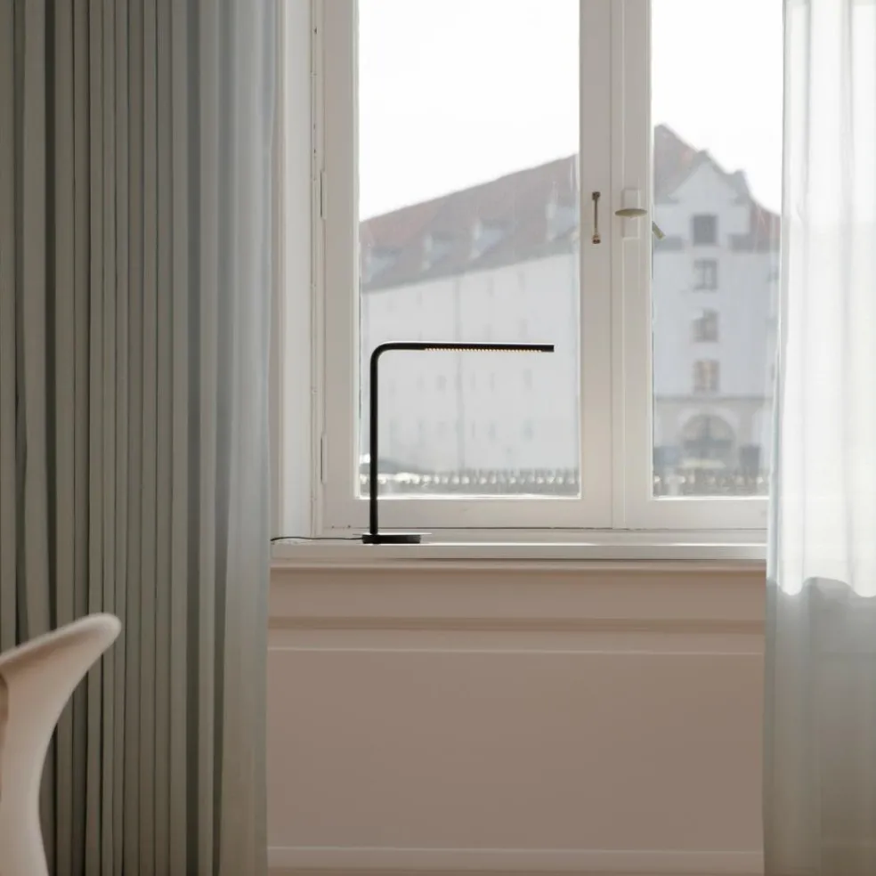 Omni LED Tischleuchte