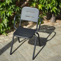 Ray Gartenarmlehnstuhl