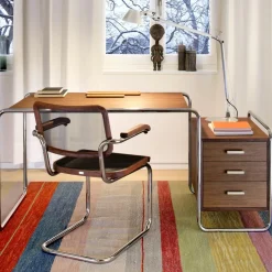 S 64 N Pure Materials Freischwinger Armlehnstuhl Nussbaum