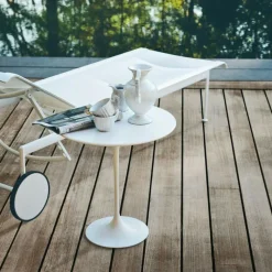 Saarinen Gartenbeistelltisch